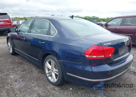 2015 Volkswagen Passat Se z USA, uszkodzony, nr VIN 1VWBT7A30FC099294
